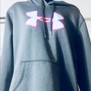 Under Armour Tops - Under Armour women’s semi fitted lg sweatshirt Under Armour Tops - Under Armour women’s semi fitted lg sweatshirt